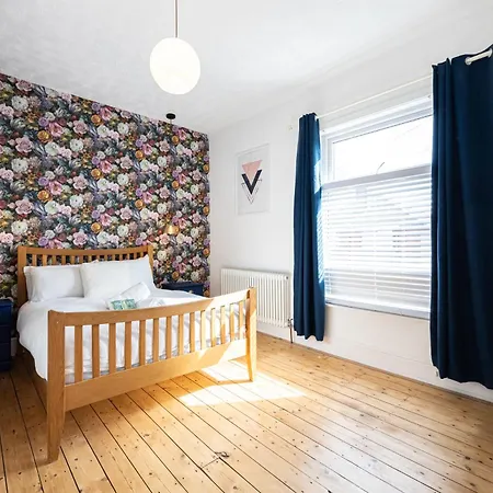 Holiday home Winslow House- Close To Coop Etihad & Free Parking Manchester