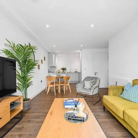 Apartment - - Sleeps 5 - Parking Manchester