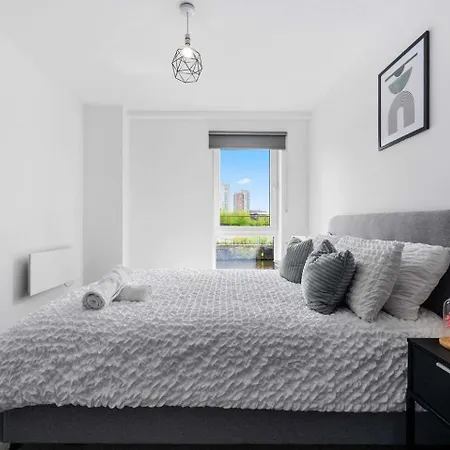 Apartment - - Sleeps 5 - Parking