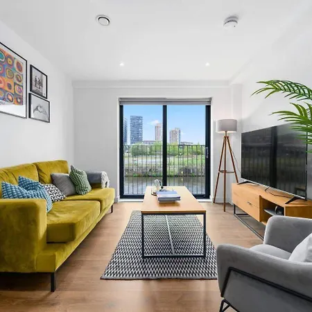Apartment - - Sleeps 5 - Parking *