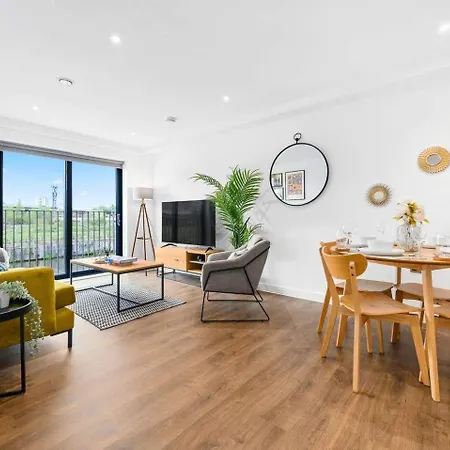 - - Sleeps 5 - Parking Apartment