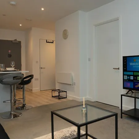 Modern 2 Bed Old Trafford With 2 Bathrooms And Workspaces - Mediacityuk, Trafford Centre - Free 1hr Early Check-in *