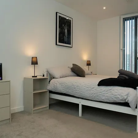 Modern 2 Bed Old Trafford With 2 Bathrooms And Workspaces - Mediacityuk, Trafford Centre - Free 1hr Early Check-in