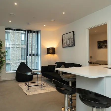 Modern 2 Bed Old Trafford With 2 Bathrooms And Workspaces - Mediacityuk, Trafford Centre - Free 1hr Early Check-in Manchester