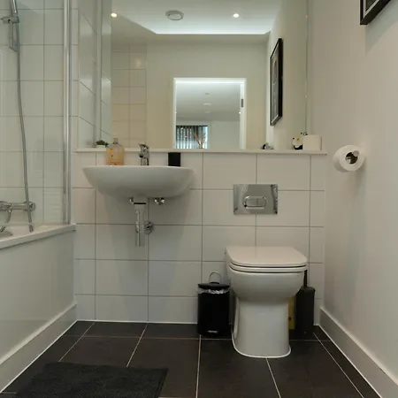 Modern 2 Bed Old Trafford With 2 Bathrooms And Workspaces - Mediacityuk, Trafford Centre - Free 1hr Early Check-in