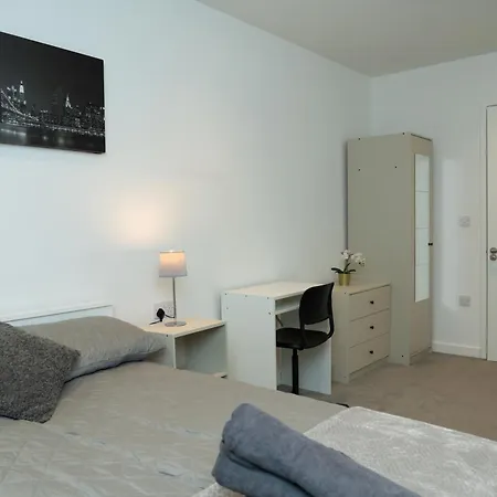Modern 2 Bed Old Trafford With 2 Bathrooms And Workspaces - Mediacityuk, Trafford Centre - Free 1hr Early Check-in *
