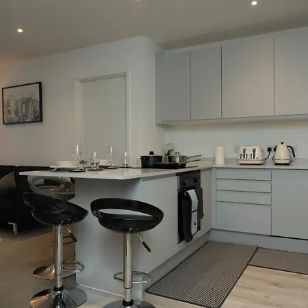 Modern 2 Bed Old Trafford With 2 Bathrooms And Workspaces - Mediacityuk, Trafford Centre - Free 1hr Early Check-in