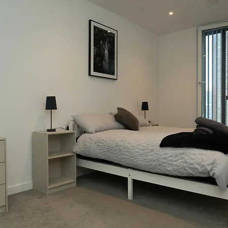 Modern 2 Bed Old Trafford With 2 Bathrooms And Workspaces - Mediacityuk, Trafford Centre - Free 1hr Early Check-in Appartamento