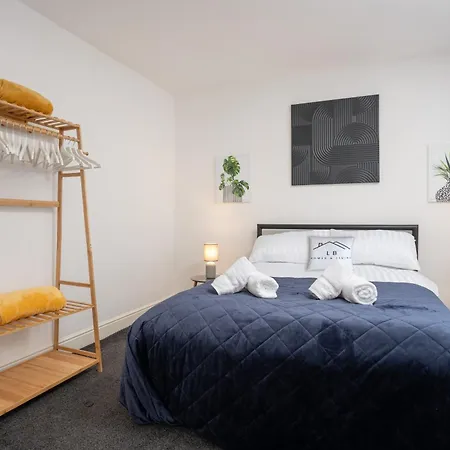 Apartment Stunning & Cozy Abode, Sleeps 5, Free Parking *