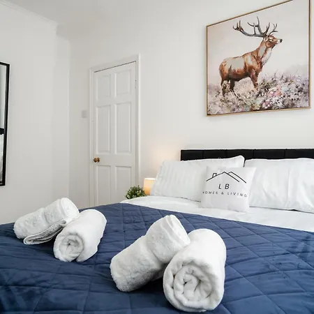 Stunning & Cozy Abode, Sleeps 5, Free Parking