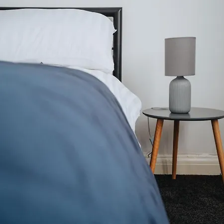 Stunning & Cozy Abode, Sleeps 5, Free Parking Apartment Manchester