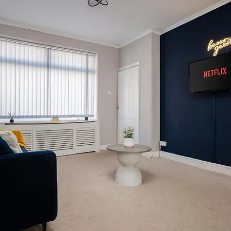 דירה Beautiful 2 Bed House Near Etihad Stadium & Coop Live, Sleeps 5, Free Parking *