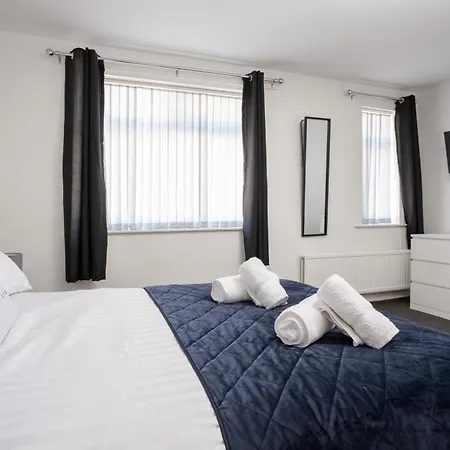 Stunning & Cozy Abode, Sleeps 5, Free Parking