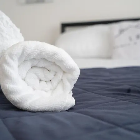 Stunning & Cozy Abode, Sleeps 5, Free Parking Apartment Manchester