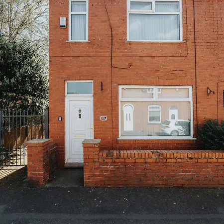 Stunning & Cozy Abode, Sleeps 5, Free Parking *
