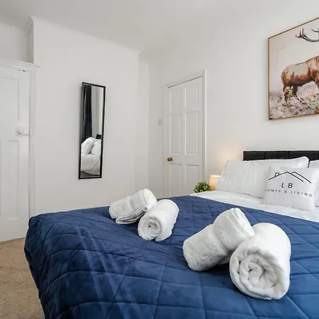 Stunning & Cozy Abode, Sleeps 5, Free Parking Manchester