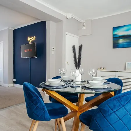 Apartment Stunning & Cozy Abode, Sleeps 5, Free Parking *