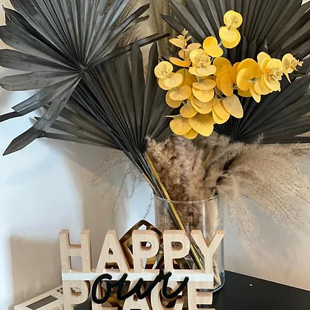 Opulent Skyline Apartman