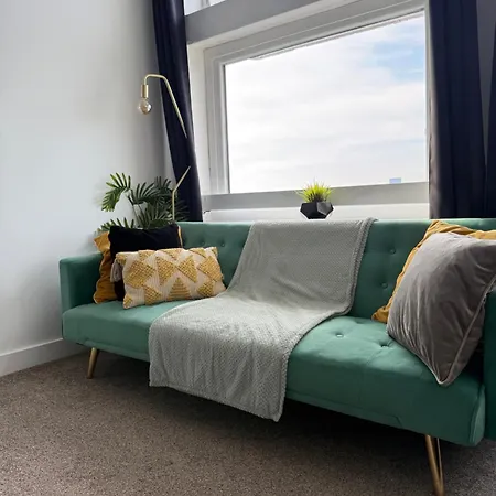 Opulent Skyline Apartman