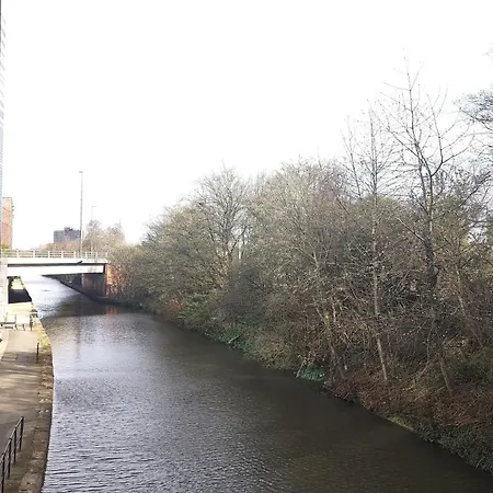 Penthouse-like With & Waterfront Views In Old Trafford With 500mbps Internet And Netflix Apartamento