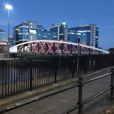 דירה Penthouse-like With & Waterfront Views In Old Trafford With 500mbps Internet And Netflix *