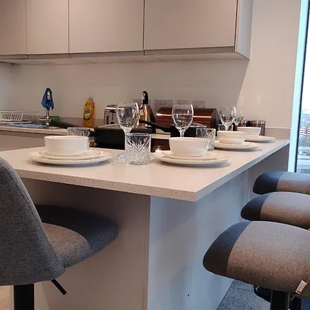 Apartmán Penthouse-like With & Waterfront Views In Old Trafford With 500mbps Internet And Netflix Manchester