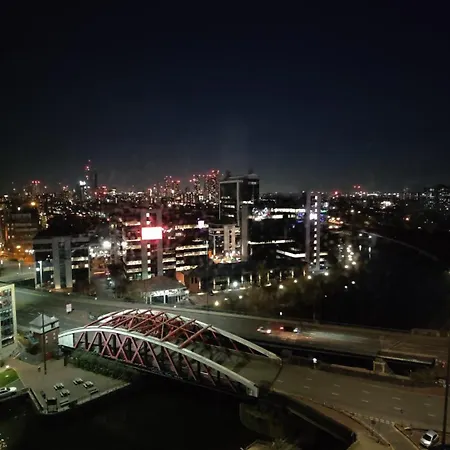Skyline - Near Media & United, Victoria Warehouse Apartment Manchester