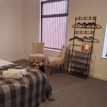 Holiday home 3br Sleeps 10 Walk To Alex Park *