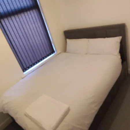 Holiday home 3br Sleeps 10 Walk To Alex Park Manchester