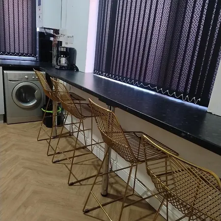 3br Sleeps 10 Walk To Alex Park Holiday home *