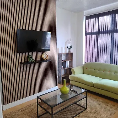 3br Sleeps 10 Walk To Alex Park Holiday home *