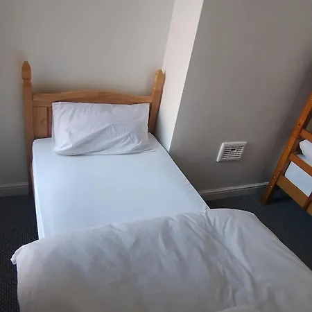 Holiday home 3br Sleeps 10 Walk To Alex Park