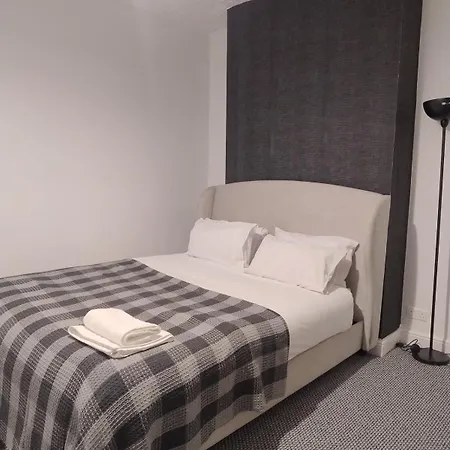 3br Sleeps 10 Walk To Alex Park * Manchester