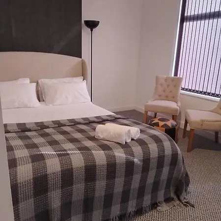 3br Sleeps 10 Walk To Alex Park Holiday home *