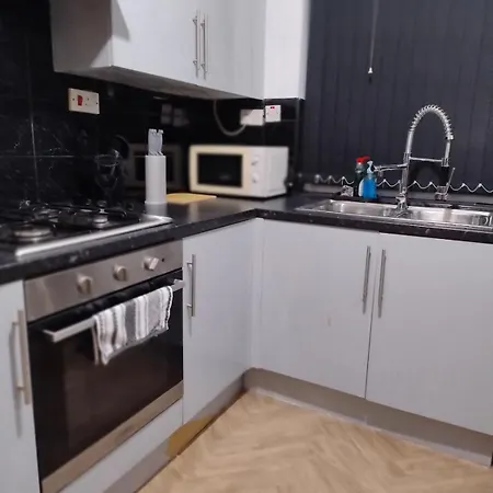 3br Near Alexandra Park And Free Parking *