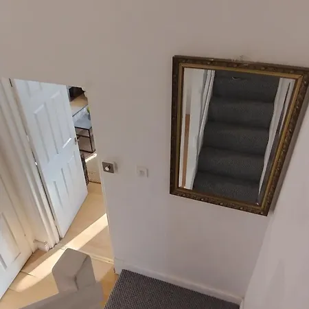 3br Sleeps 10 Walk To Alex Park Manchester