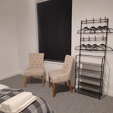 3br Sleeps 10 Walk To Alex Park