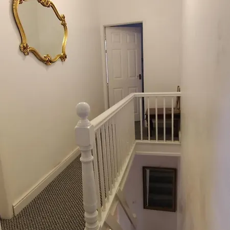 3br Sleeps 10 Walk To Alex Park Holiday home
