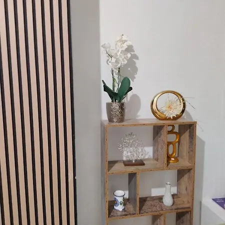 Holiday home 3br Sleeps 10 Walk To Alex Park