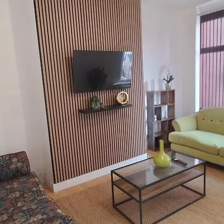 Holiday home 3br Sleeps 10 Walk To Alex Park