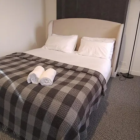 Holiday home 3br Sleeps 10 Walk To Alex Park Manchester