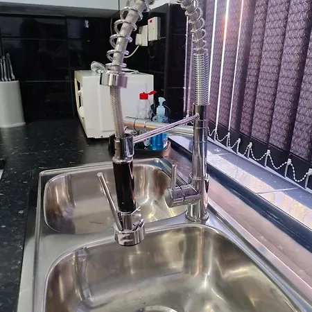 Holiday home 3br Sleeps 10 Walk To Alex Park Manchester