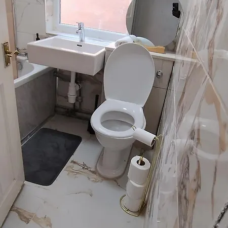 3br Sleeps 10 Walk To Alex Park * Manchester