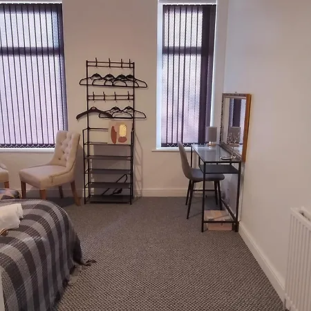 3br Near Alexandra Park And Free Parking