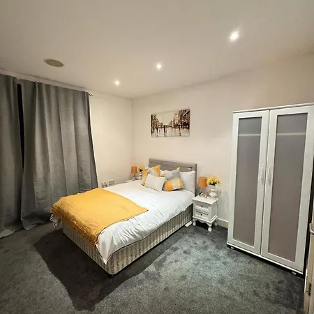 2 Bedrooms - Sleeps 4 - Parking - Petok マンチェスター