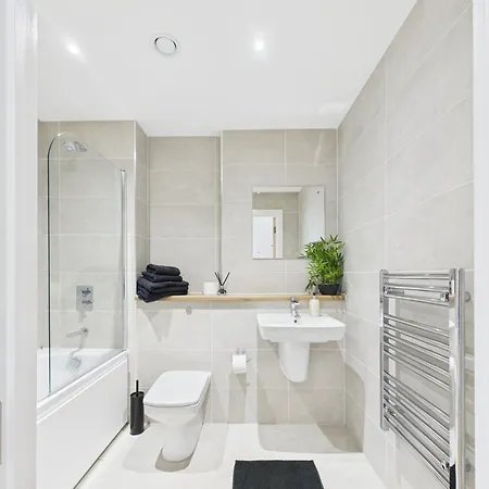 New! 1br In Media Lejlighed *