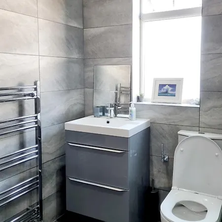 Cowesby Co-living - Private Self-cater 맨체스터