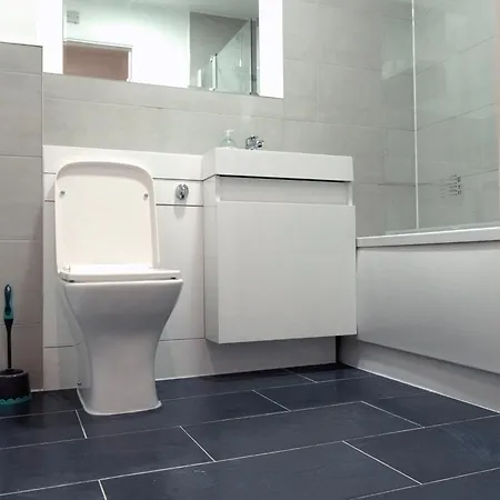דירה Spacious 2 Bed Flat, Free Parking, Close To Town מנצ'סטר