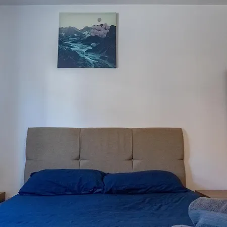 Spacious 2 Bed Flat, Free Parking, Close To Town Manchester