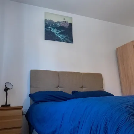 דירה Spacious 2 Bed Flat, Free Parking, Close To Town
